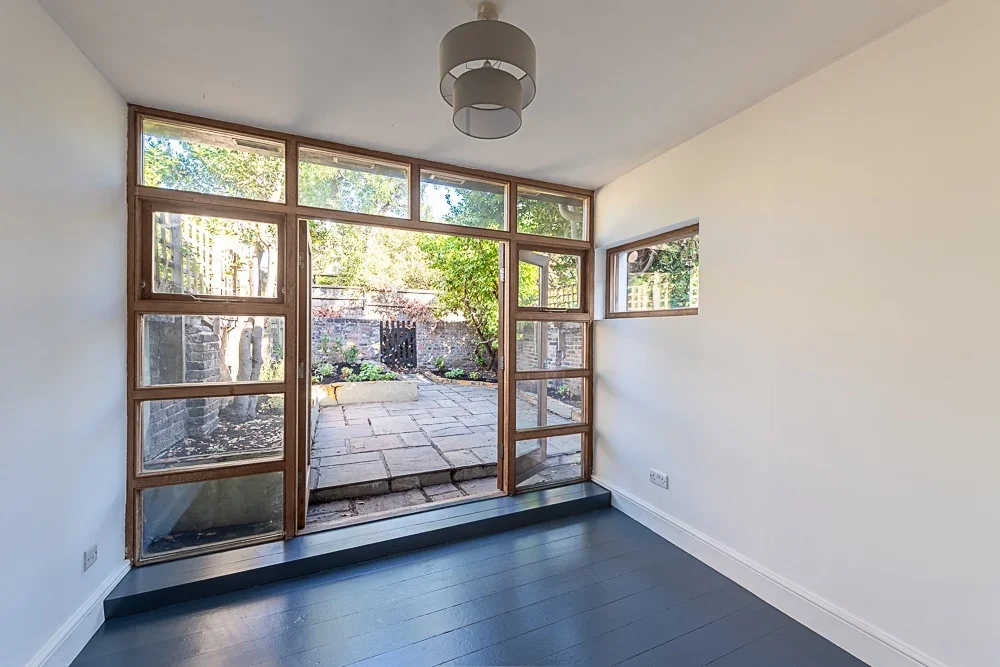 Flat Ashburnham Road in Greater London