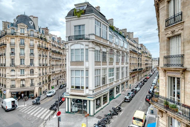Flat Rue Laugier in Paris
