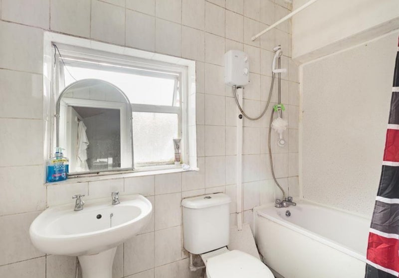 Room Haig Road West in Greater London