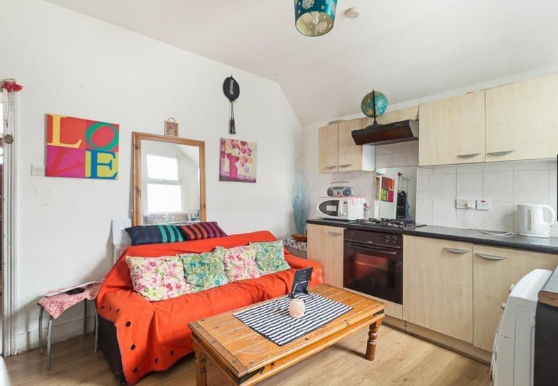 Room Haig Road West in Greater London