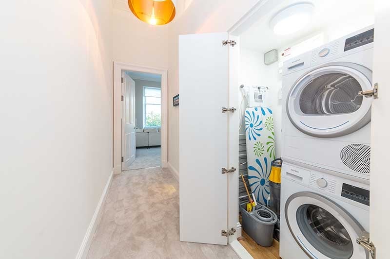 Flat Westbourne Gardens West in Glasgow