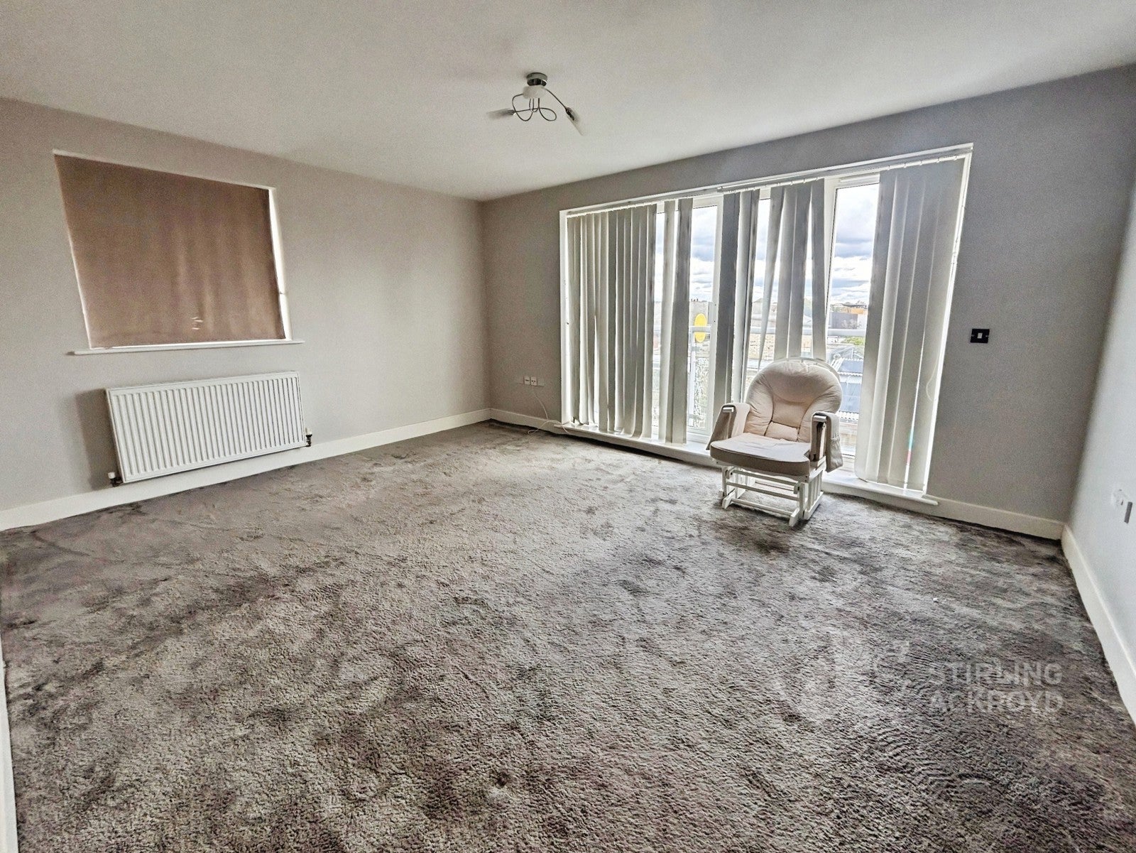 Flat Sundeala Close in Borough of Spelthorne