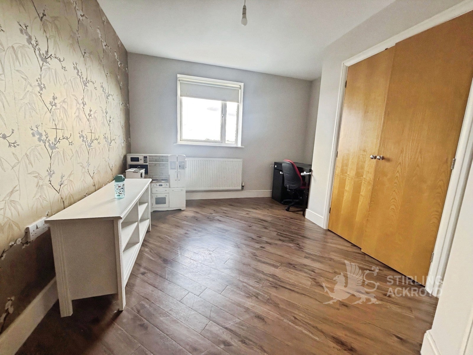 Flat Sundeala Close in Borough of Spelthorne