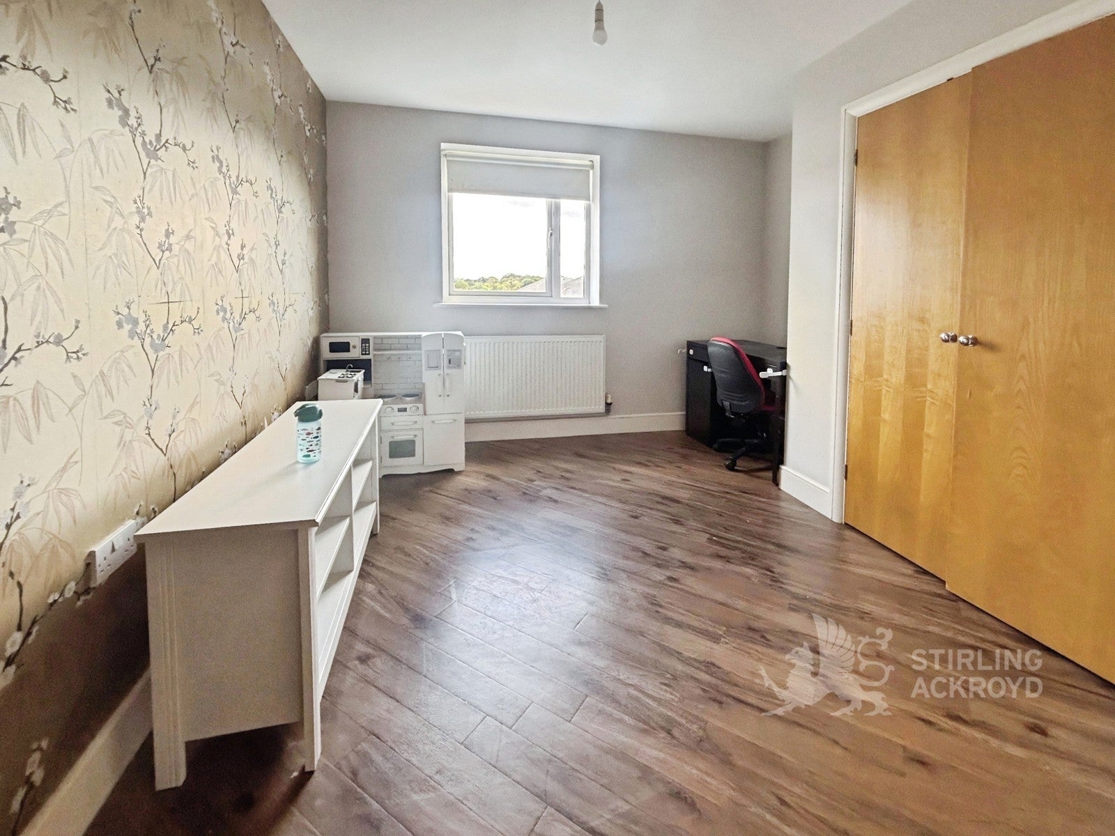 Flat Sundeala Close in Borough of Spelthorne