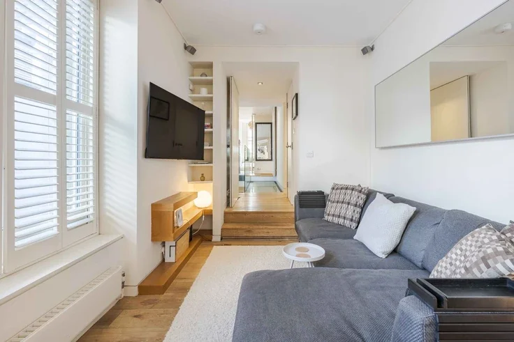 Flat Gloucester Avenue in Greater London