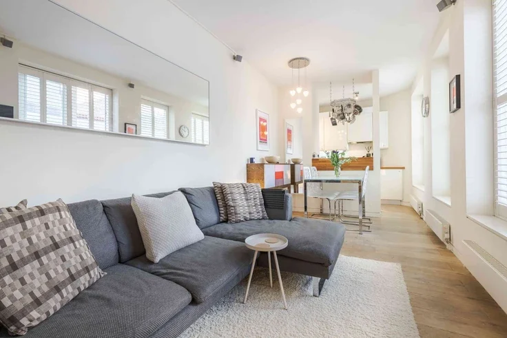 Flat Gloucester Avenue in Greater London