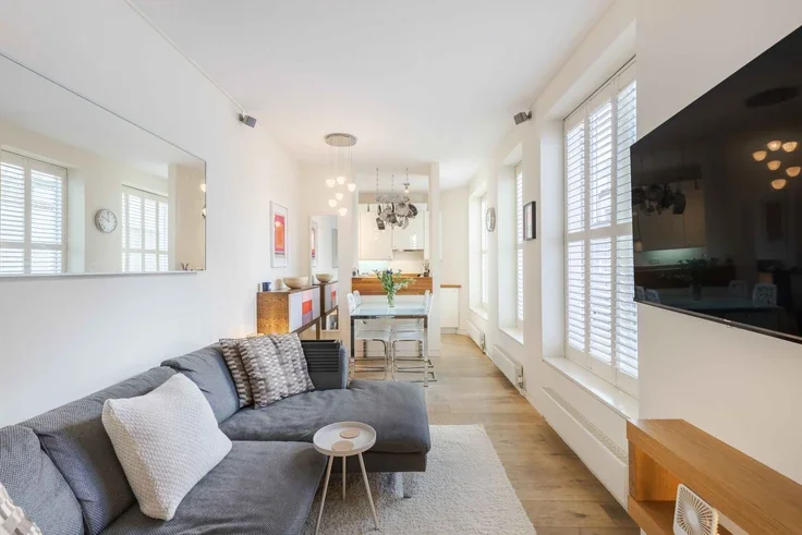 Flat Gloucester Avenue in Greater London