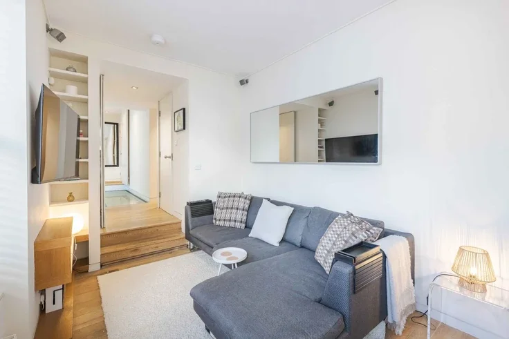 Flat Gloucester Avenue in Greater London