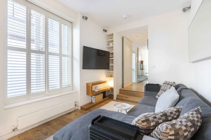 Flat Gloucester Avenue in Greater London