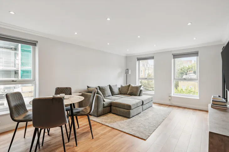 Flat Fernshaw Road in Greater London