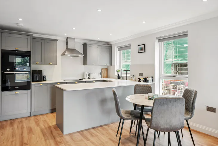 Flat Fernshaw Road in Greater London