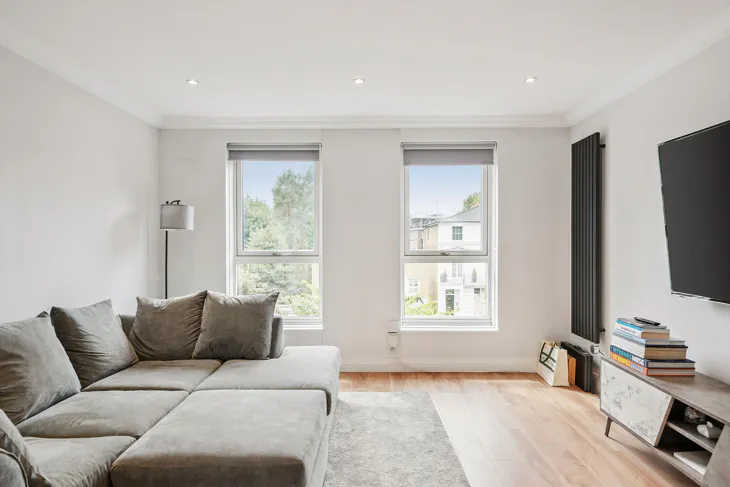 Flat Fernshaw Road in Greater London