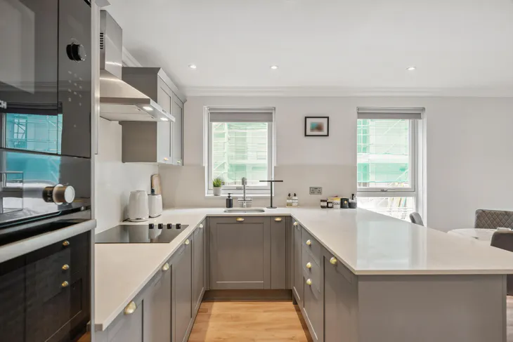Flat Fernshaw Road in Greater London
