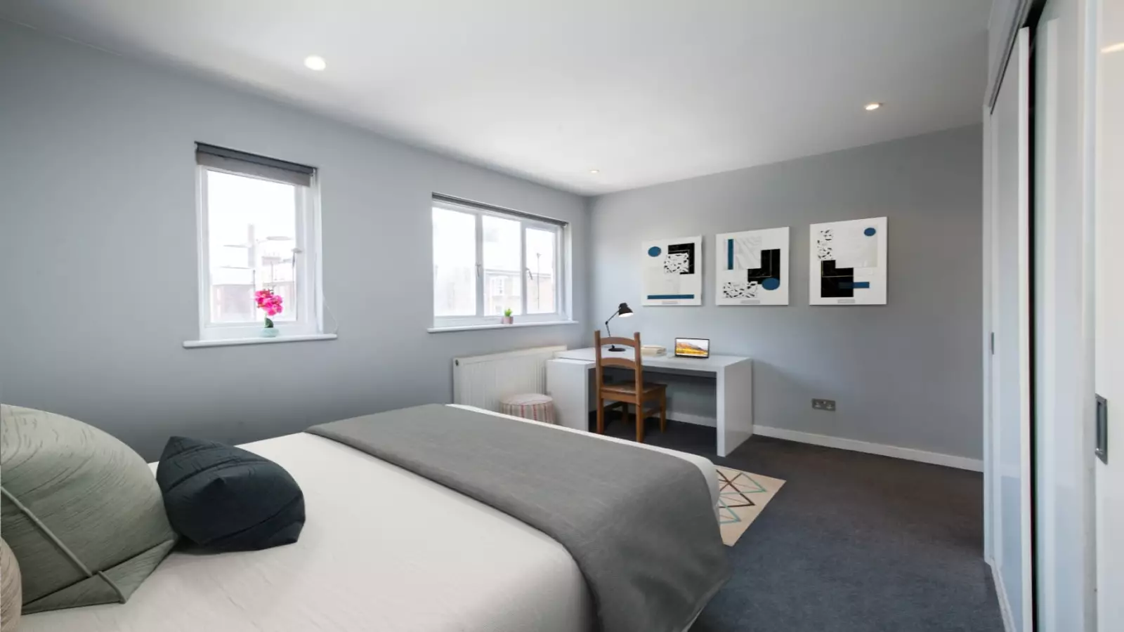 Room King's Road in Greater London
