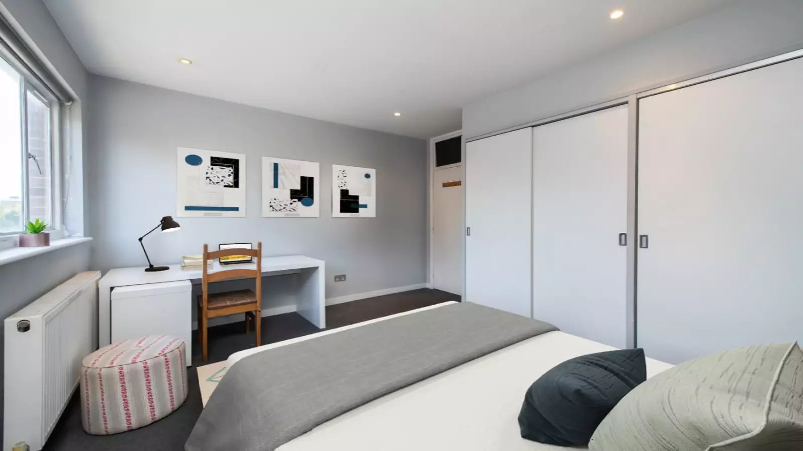 Room King's Road in Greater London