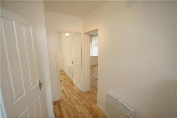 Flat Tenbury Court in Greater London