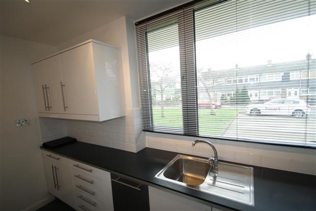 Flat Tenbury Court in Greater London