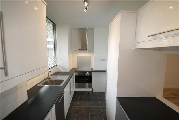 Flat Tenbury Court in Greater London