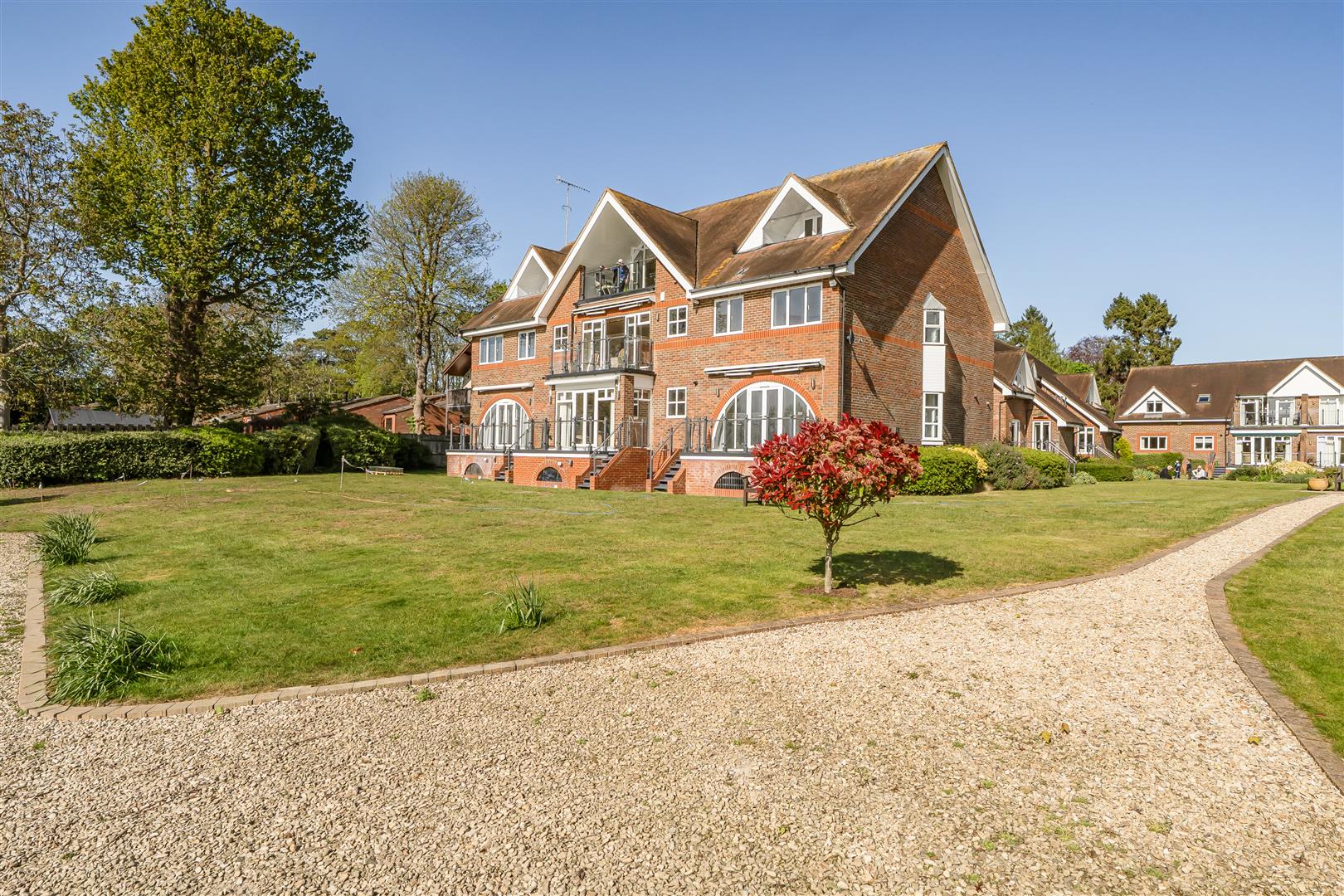 House Andrews Reach in Bourne End