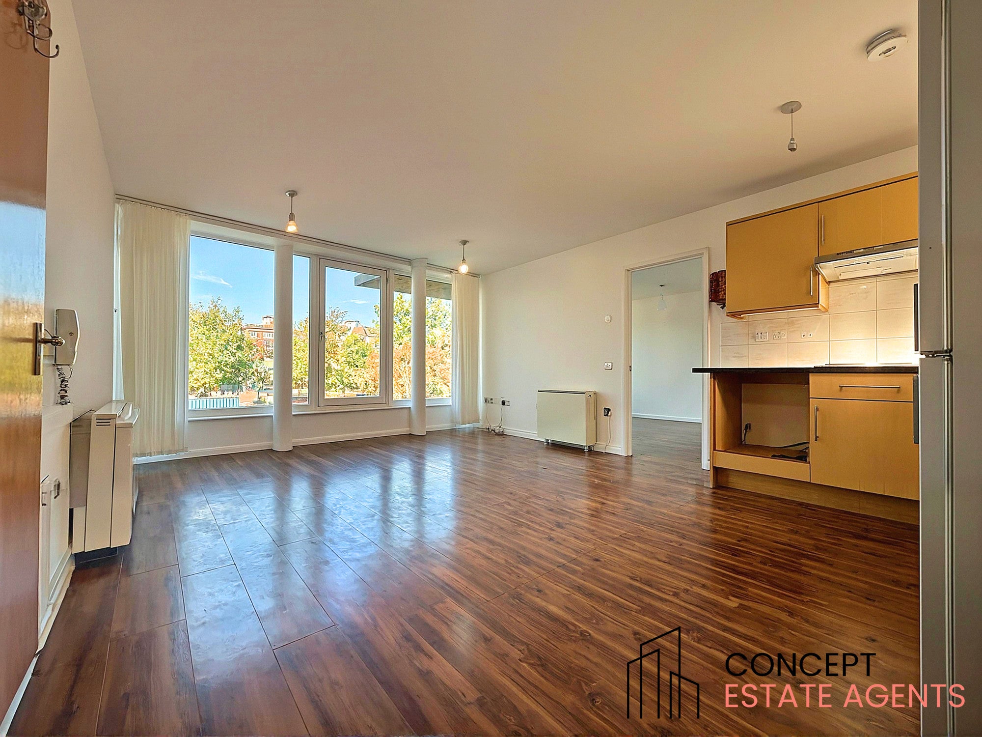 Flat Holborn Way in Greater London