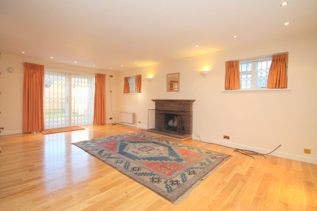 House Woodplace Lane in Greater London