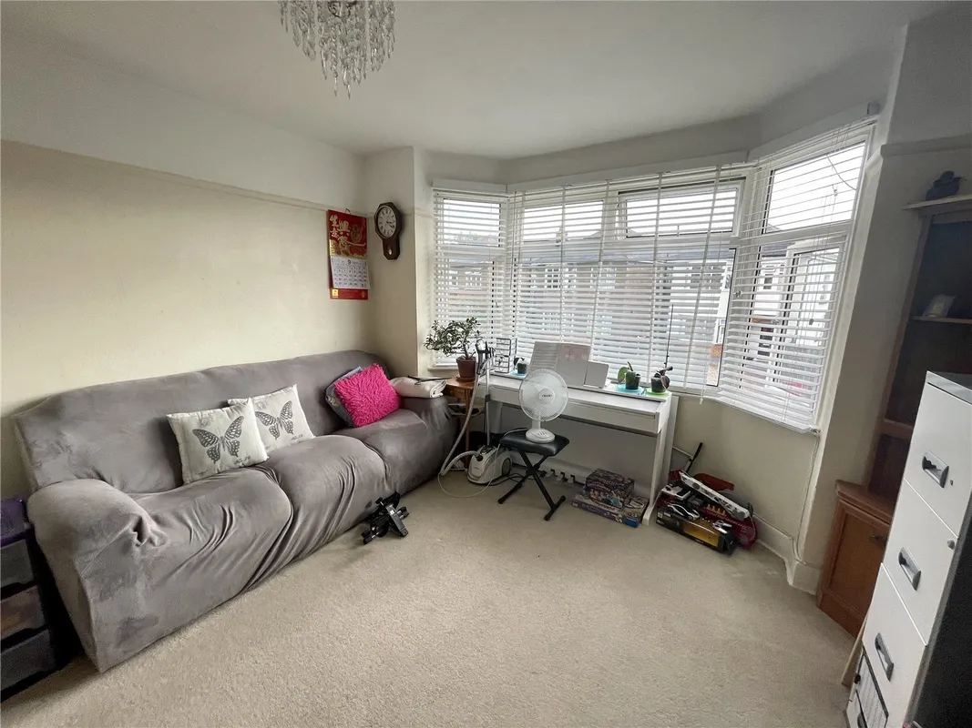 Flat Barnes Crescent in Bournemouth