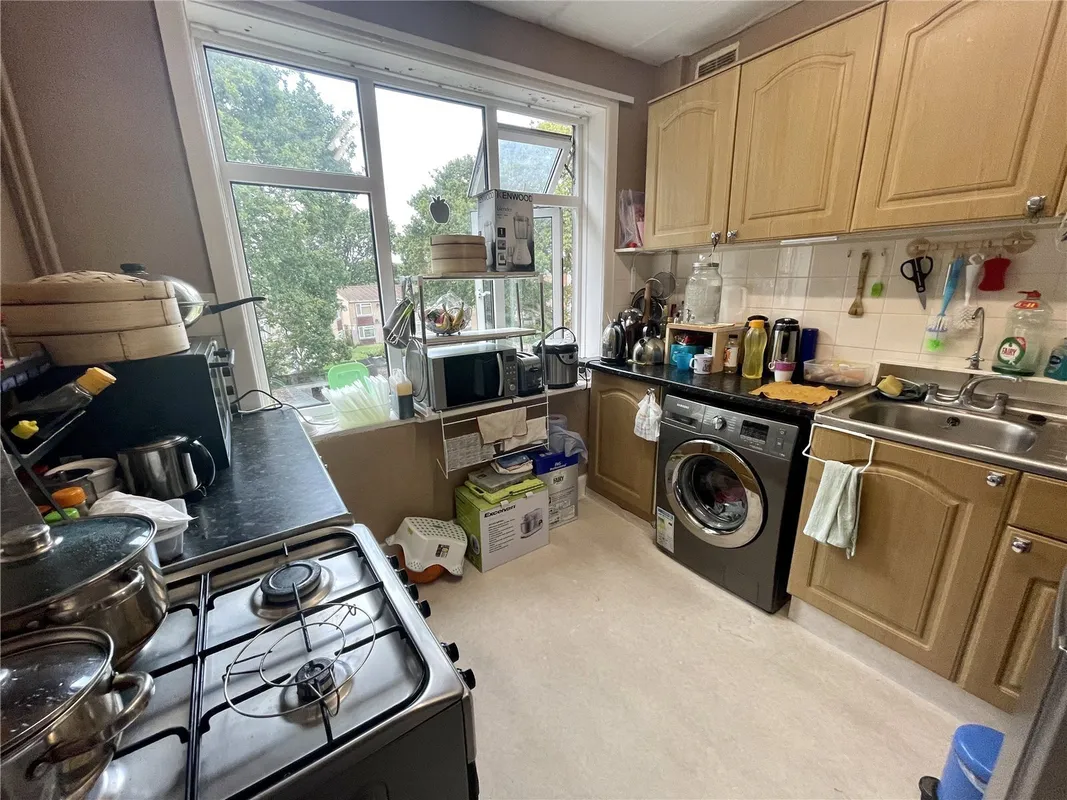 Flat Barnes Crescent in Bournemouth