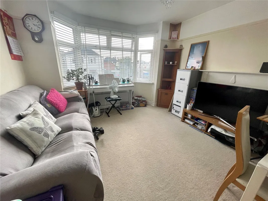 Flat Barnes Crescent in Bournemouth