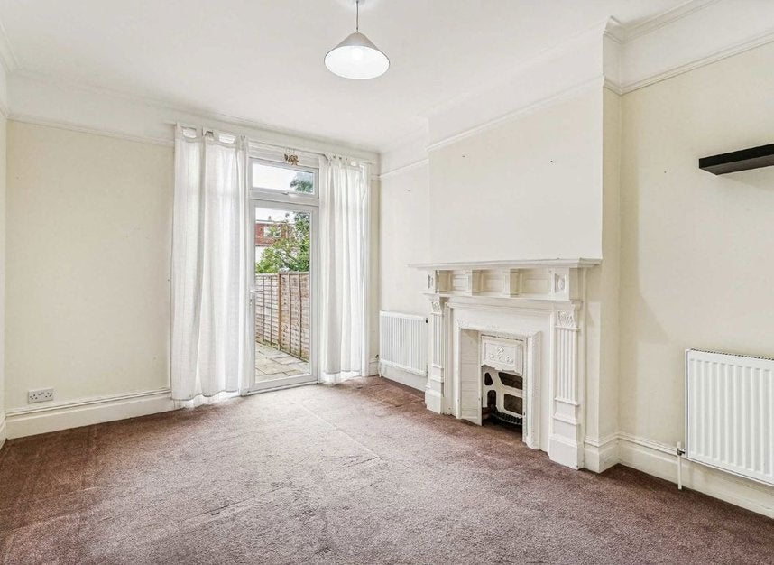 House Ederline Avenue in Greater London