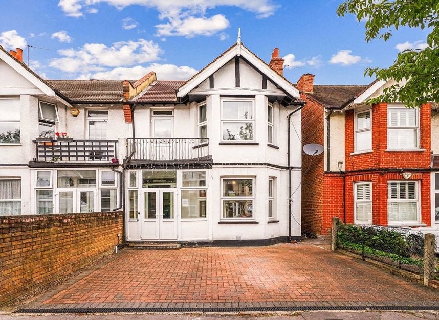House Ederline Avenue in Greater London