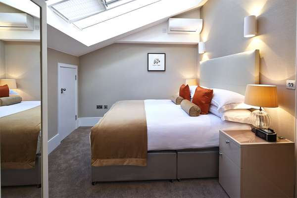 Flat Brompton Road in Greater London