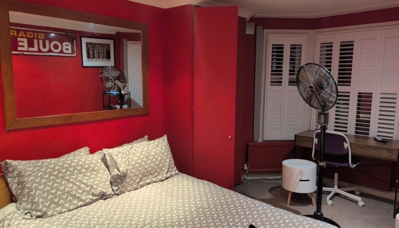 Room Battersea Park Road in Greater London