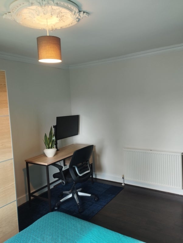 Room Wyther Park Avenue in Leeds