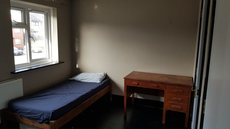 Room Benfleet Way in Greater London