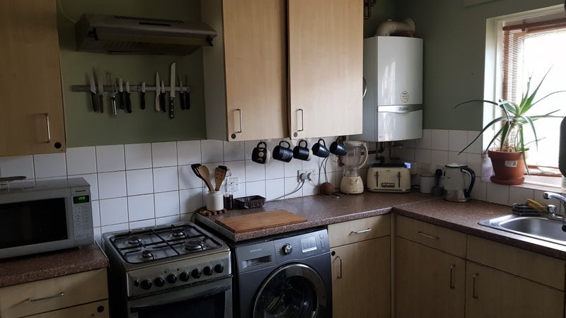 Room Benfleet Way in Greater London