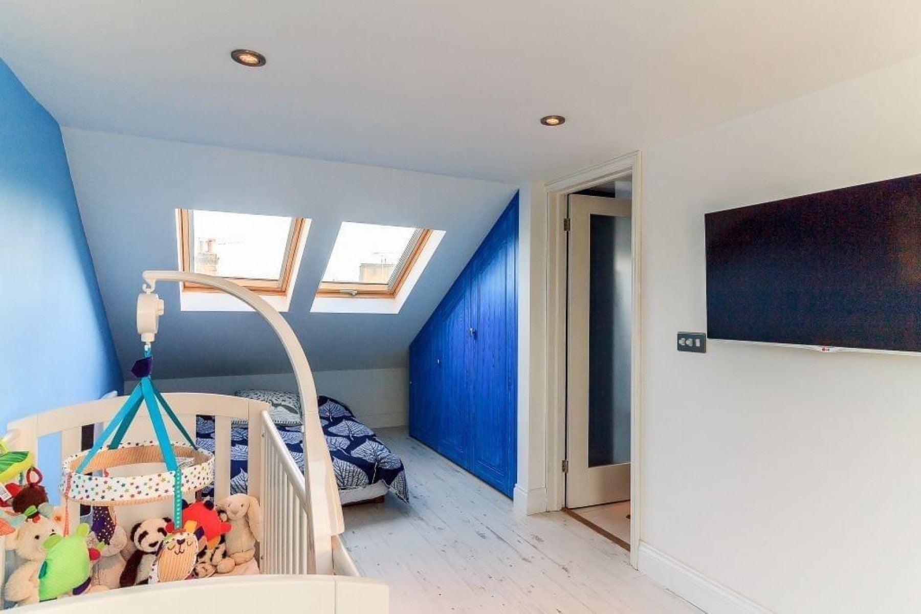 Flat Parkhurst Road in Greater London