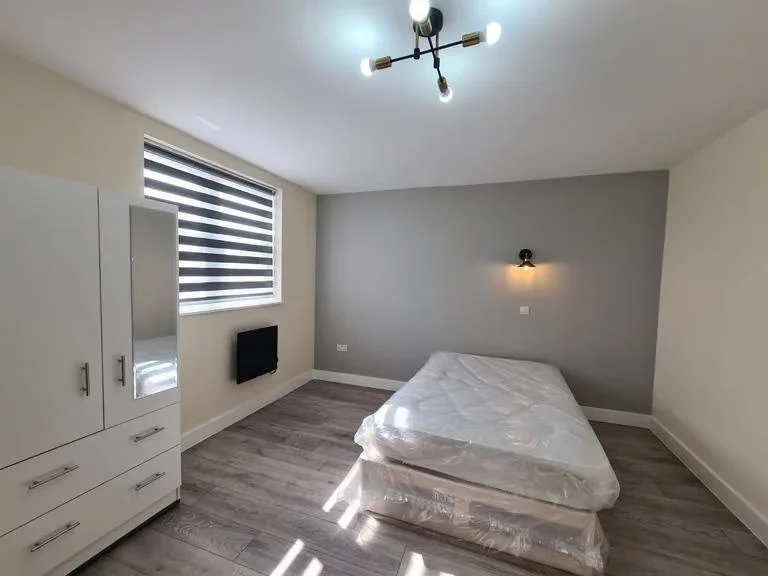 Room Minard Road in Greater London