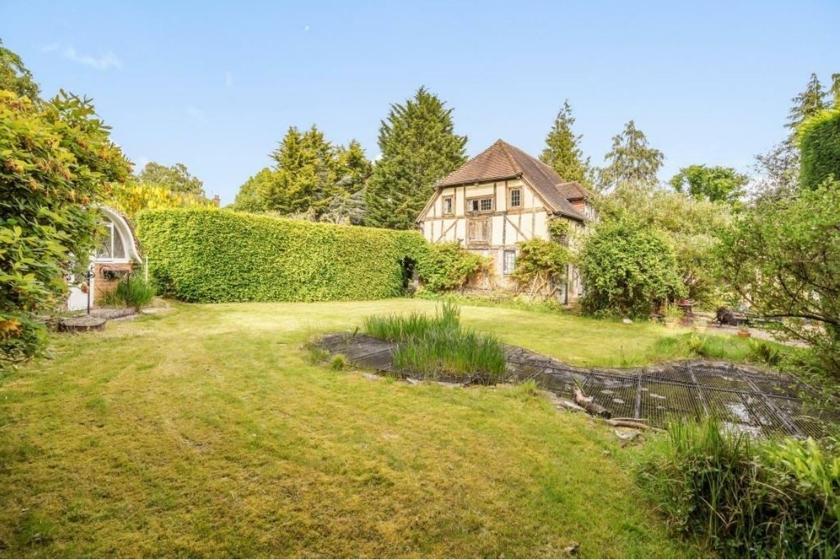 House Kennel Lane in Surrey Heath