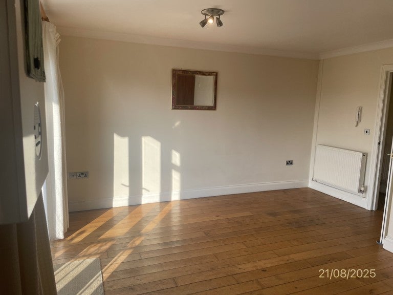 Flat Priory Street in Carmarthen