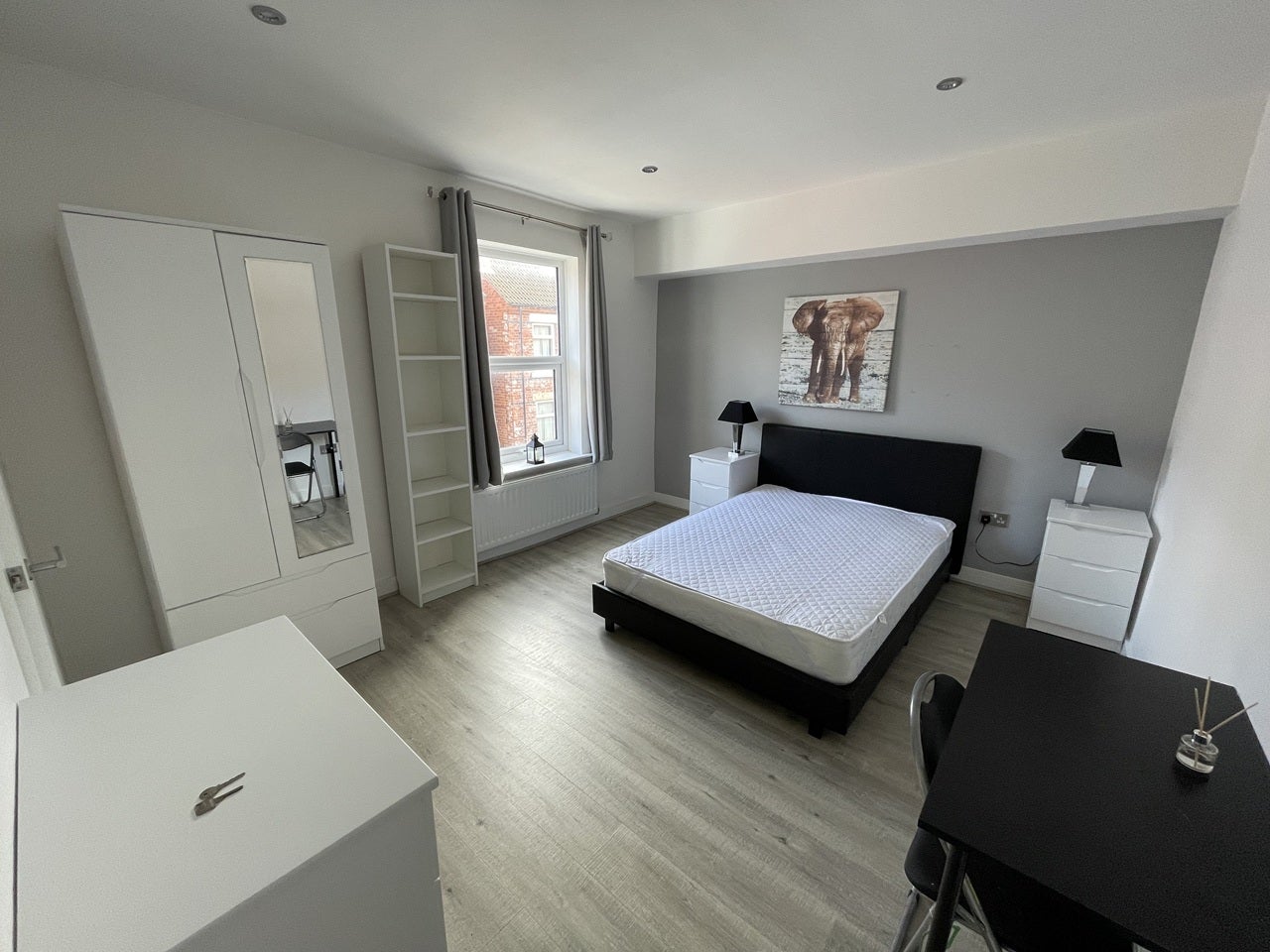 Room Carlingford Road in Ashfield