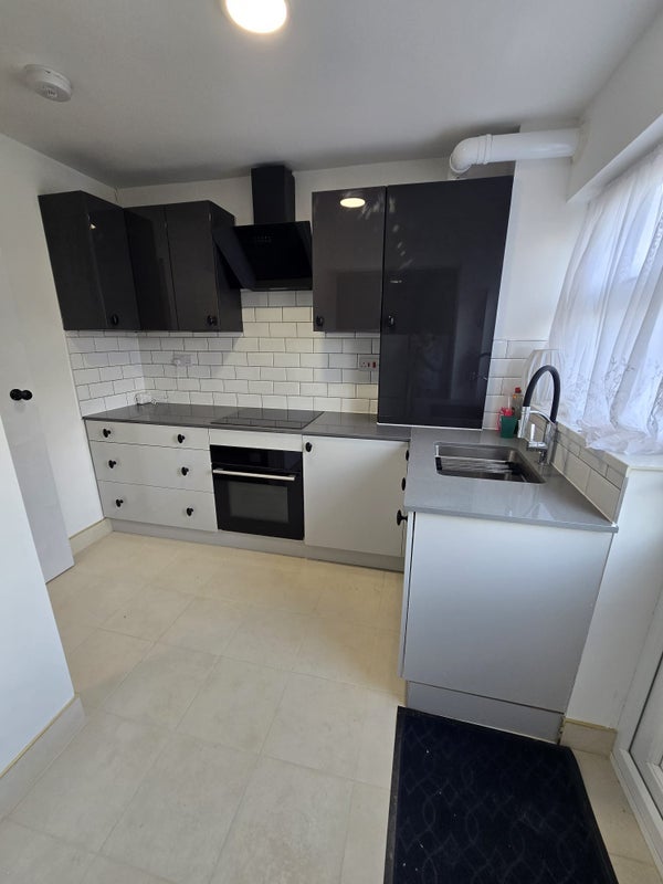 Room Sinclair Road in Greater London