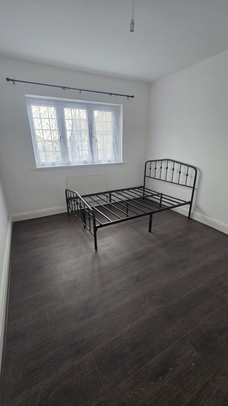 Room Sinclair Road in Greater London