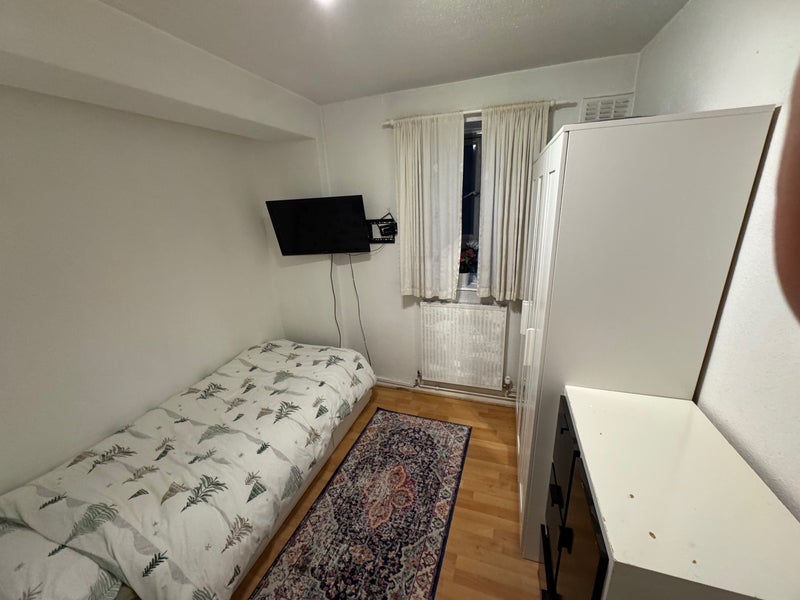 Room Southmead Road in Greater London
