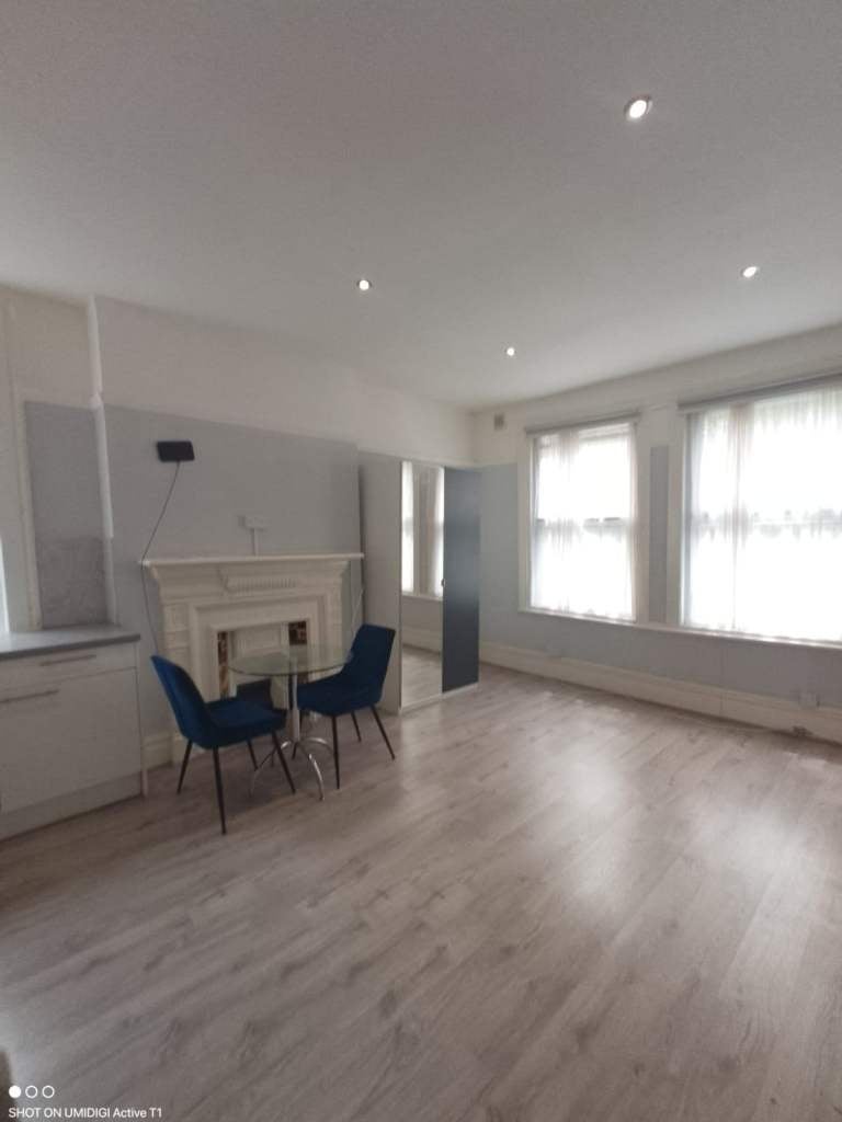 Flat Alexandra Park Road in Greater London