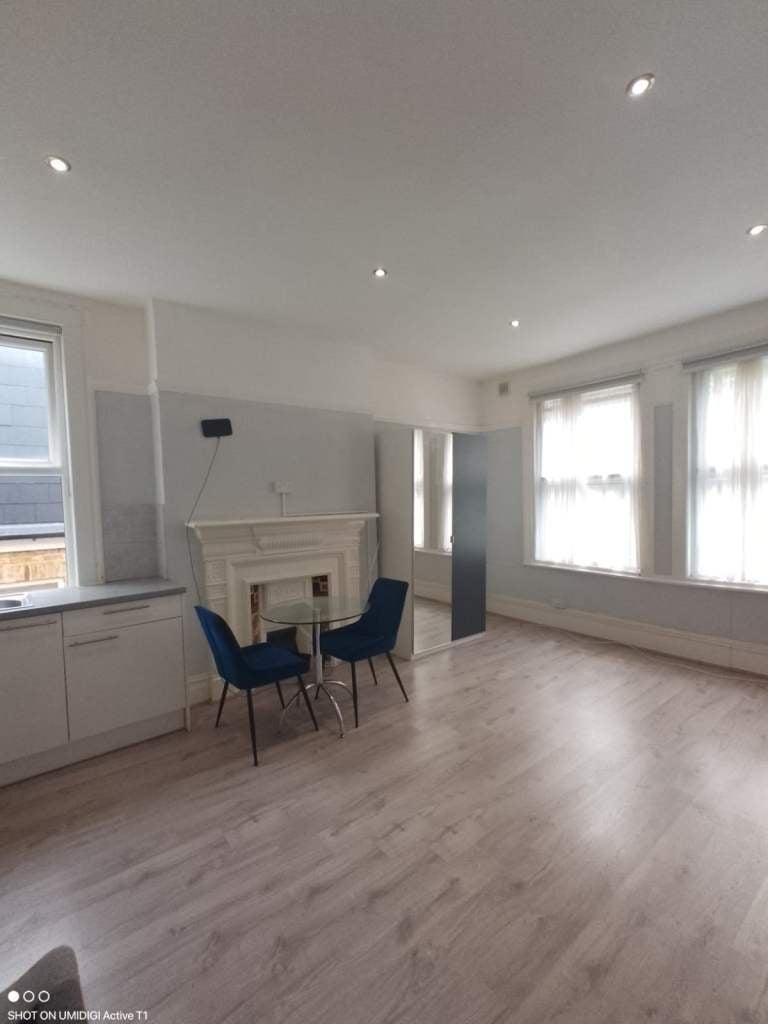 Flat Alexandra Park Road in Greater London
