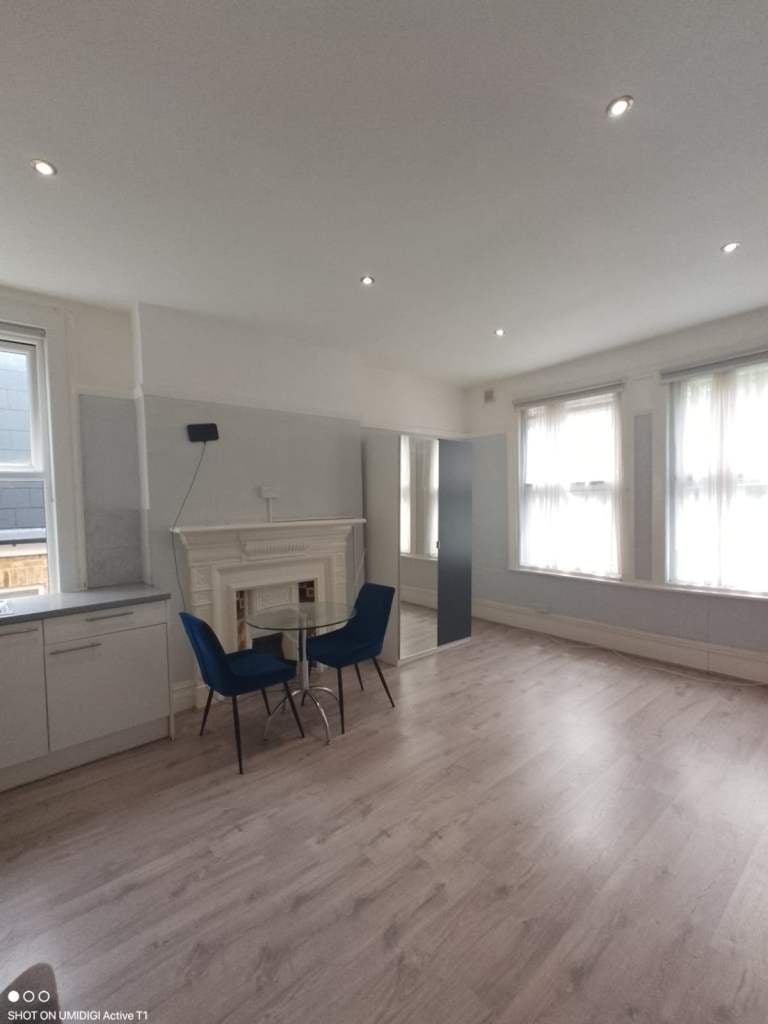 Flat Alexandra Park Road in Greater London