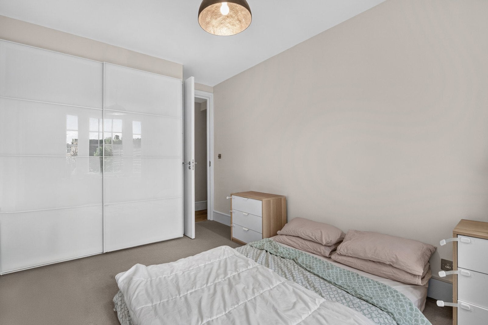 Flat Kensington Park Road in Greater London