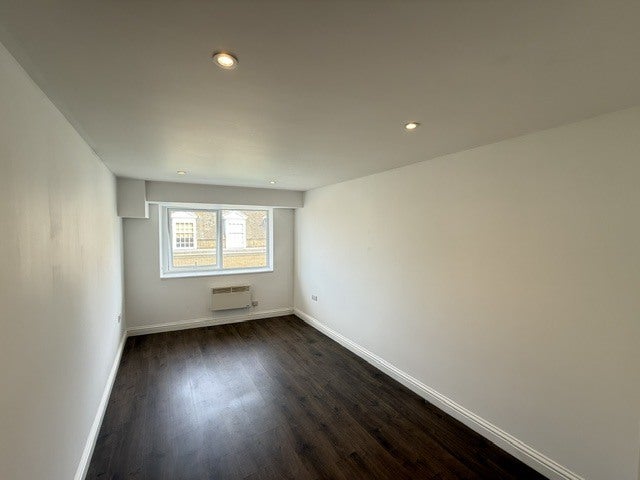 Flat Market Place in Watford
