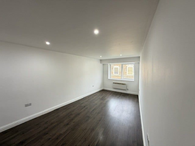 Flat Market Place in Watford
