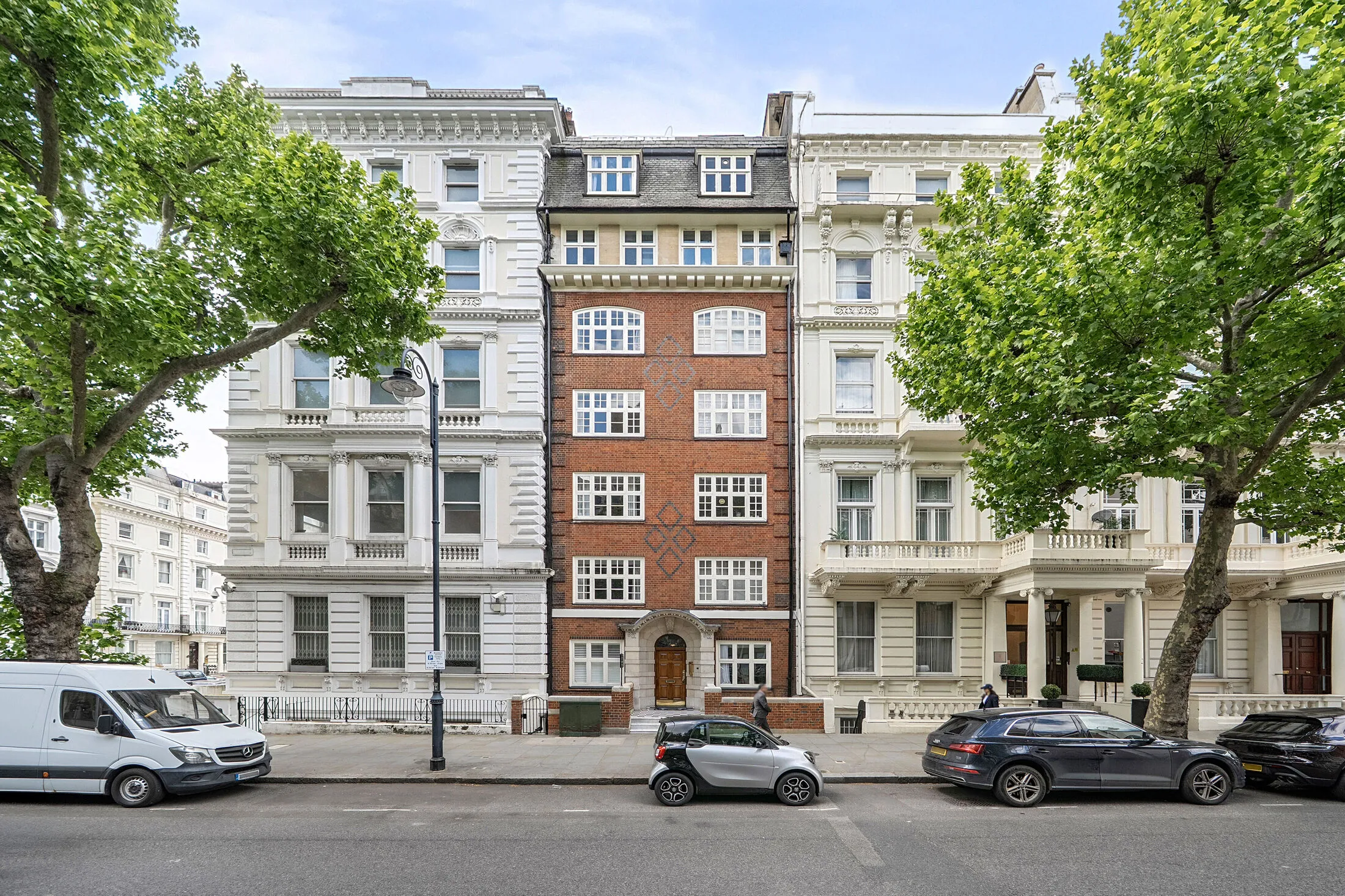 Flat Queen's Gate Mews in Greater London
